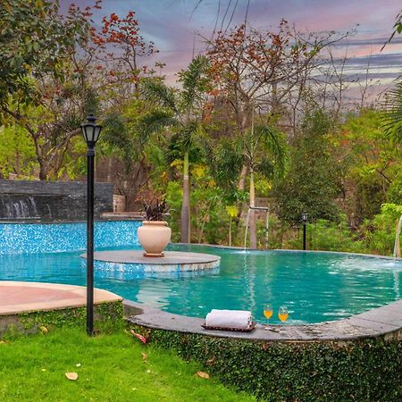 Stayvista At Maple Farms With Pool, Bbq & Bonfire Sohna Exterior foto