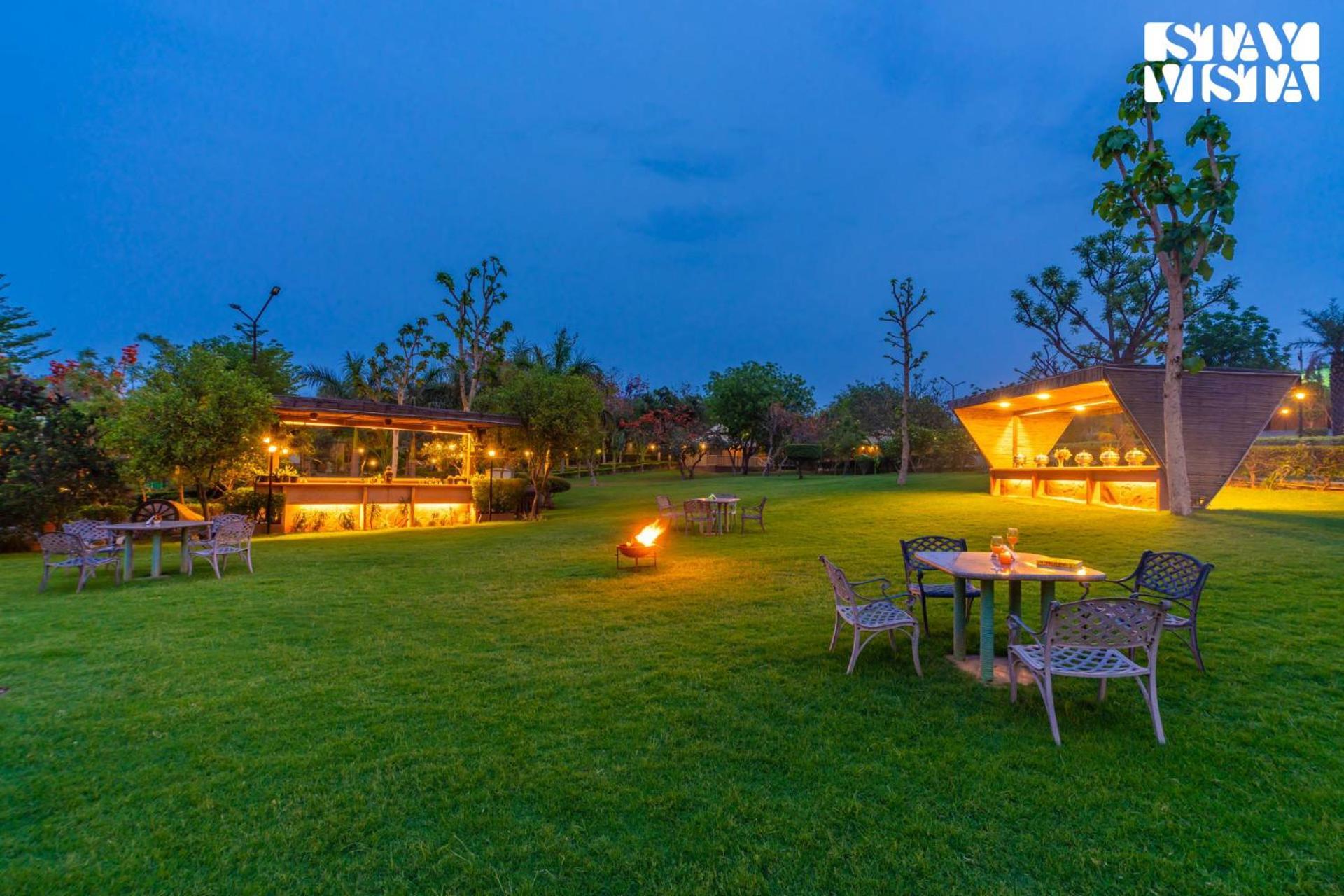 Stayvista At Maple Farms With Pool, Bbq & Bonfire Sohna Exterior foto